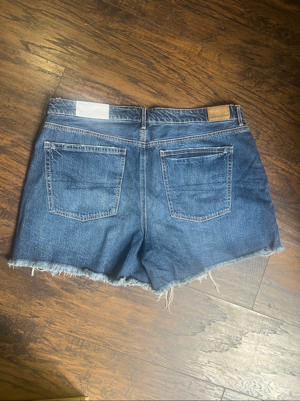 American Eagle high rise Tomgirl Jean shorts size 18 NWT - Picture 2 of 6